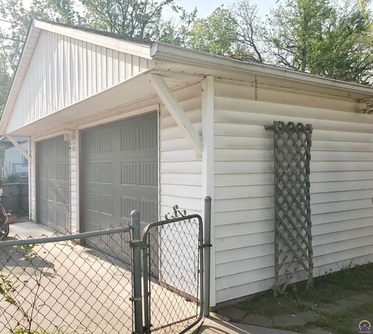 701 NE Poplar ST, Topeka, KS 66616
