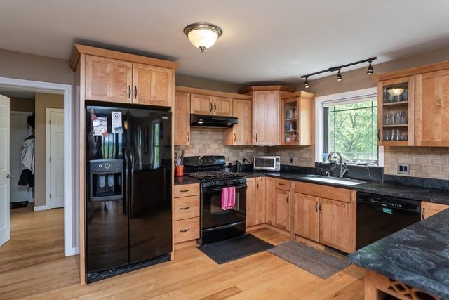 69 Cole St, Cummington, MA 01026