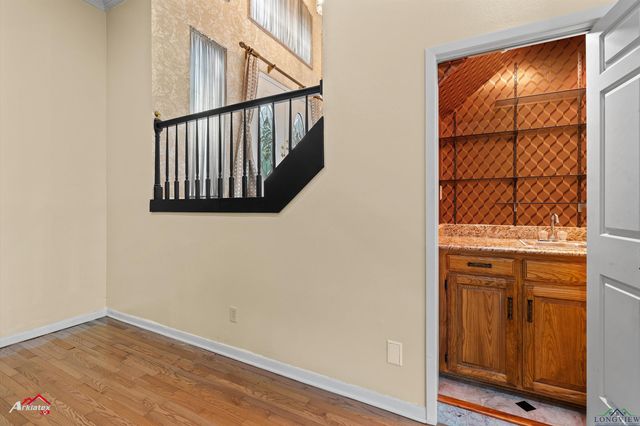 1502 Meandering Way, Longview, TX 75604
