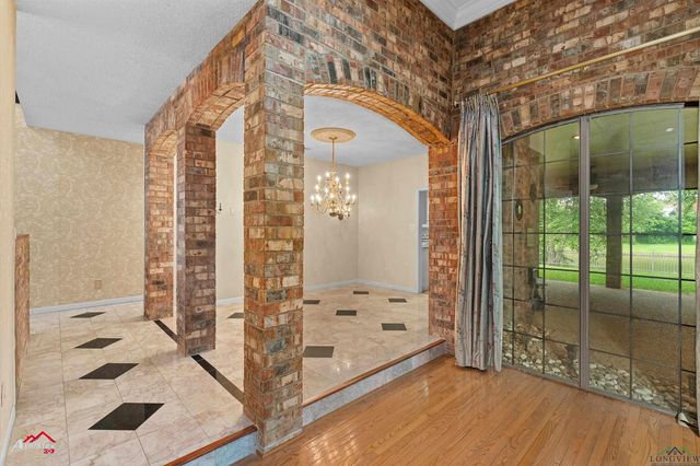 1502 Meandering Way, Longview, TX 75604