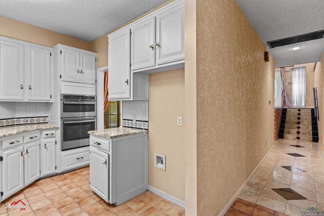 1502 Meandering Way, Longview, TX 75604