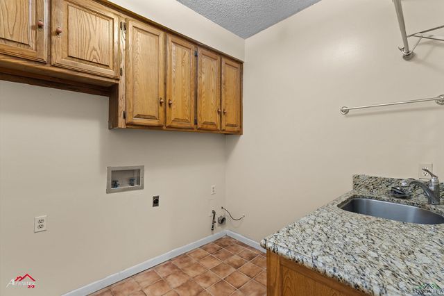 1502 Meandering Way, Longview, TX 75604