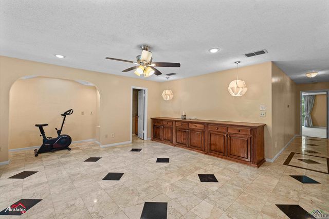 1502 Meandering Way, Longview, TX 75604