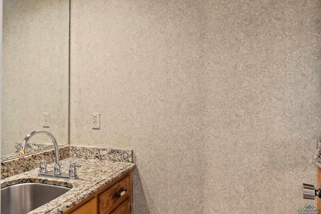 1502 Meandering Way, Longview, TX 75604