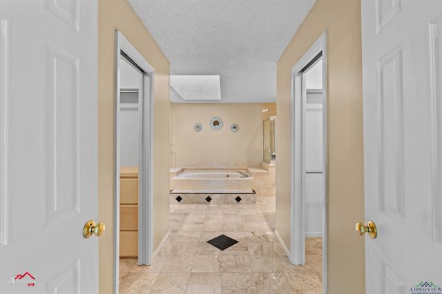1502 Meandering Way, Longview, TX 75604