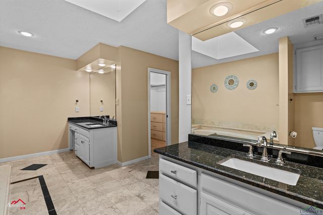 1502 Meandering Way, Longview, TX 75604