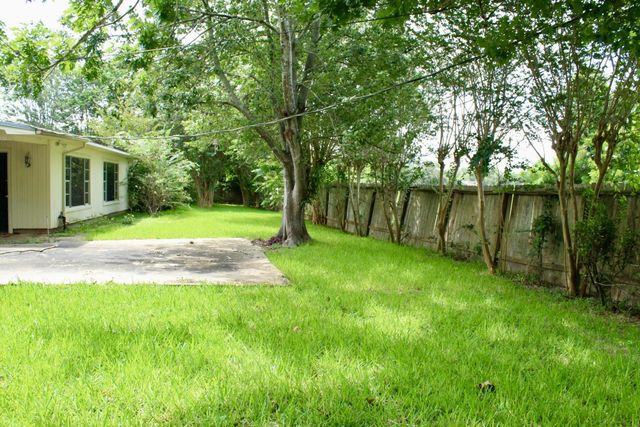 1302 Linwood Drive, Wharton, TX 77488