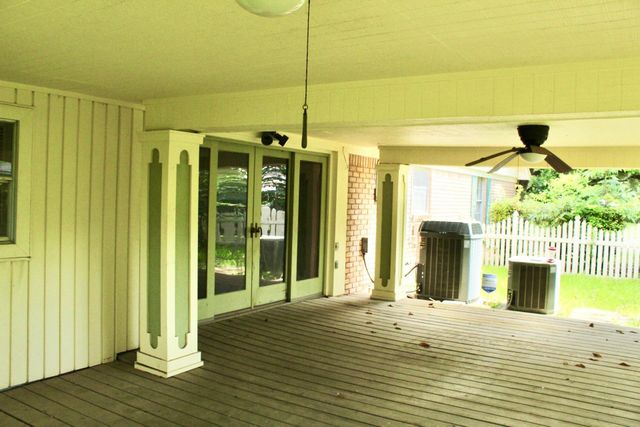 1302 Linwood Drive, Wharton, TX 77488