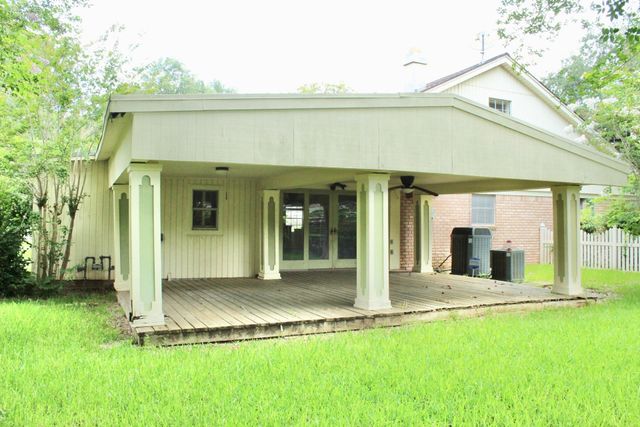 1302 Linwood Drive, Wharton, TX 77488