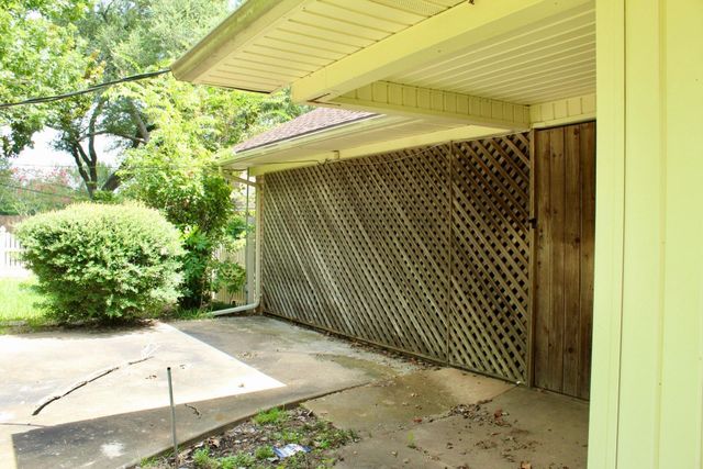 1302 Linwood Drive, Wharton, TX 77488
