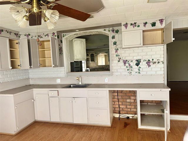 1302 Linwood Drive, Wharton, TX 77488