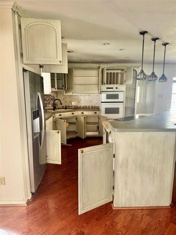 1302 Linwood Drive, Wharton, TX 77488