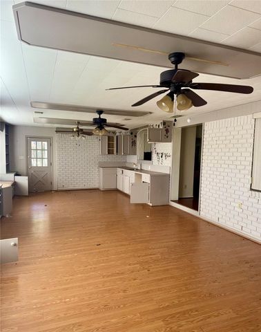 1302 Linwood Drive, Wharton, TX 77488