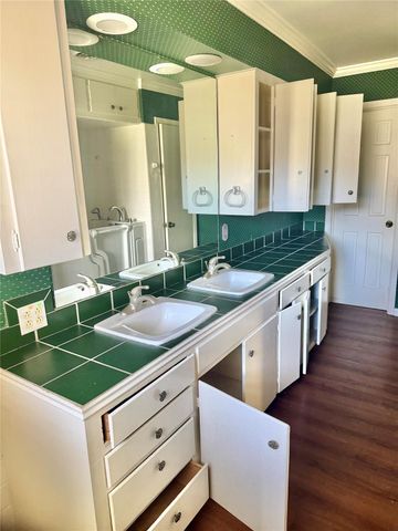 1302 Linwood Drive, Wharton, TX 77488