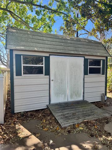 1302 Linwood Drive, Wharton, TX 77488
