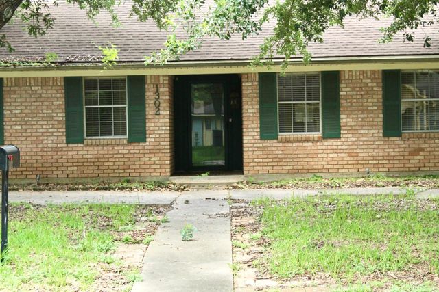 1302 Linwood Drive, Wharton, TX 77488