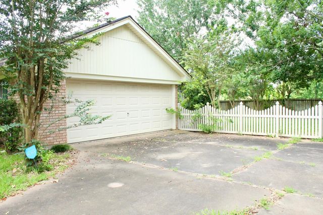 1302 Linwood Drive, Wharton, TX 77488