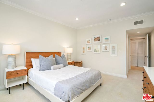 125 Montana Avenue 204, Santa Monica, CA 90403