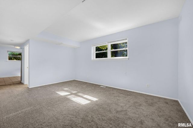 5054 N LAKESIDE Place, Peoria Heights, IL 61616