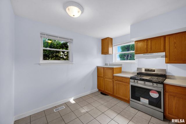 5054 N LAKESIDE Place, Peoria Heights, IL 61616