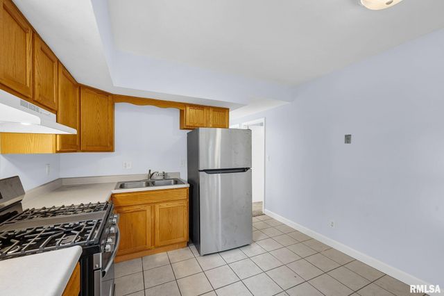 5054 N LAKESIDE Place, Peoria Heights, IL 61616