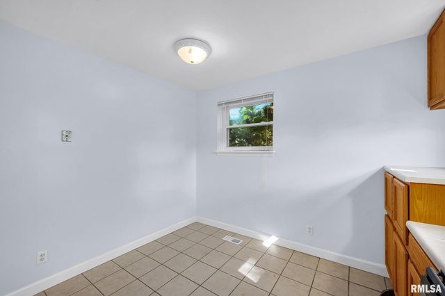 5054 N LAKESIDE Place, Peoria Heights, IL 61616