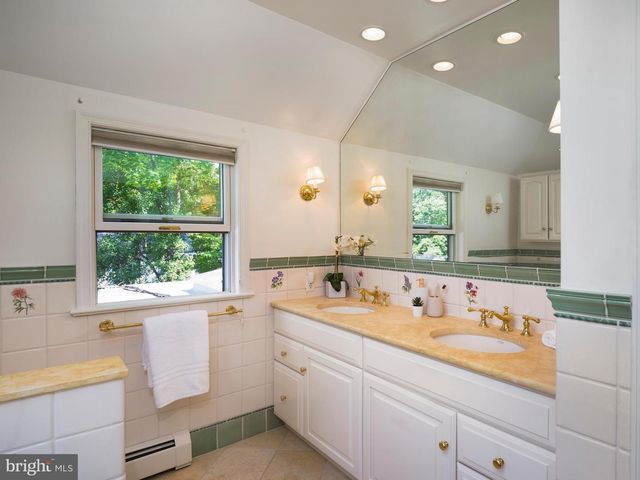 220 RADNOR CHESTER RD, Villanova, PA 19085