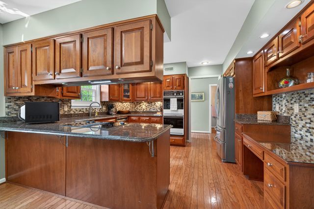 202 S Stourbridge Road, Versailles, KY 40383