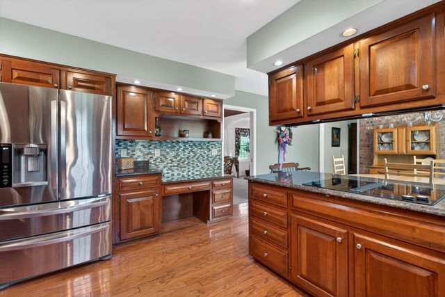 202 S Stourbridge Road, Versailles, KY 40383