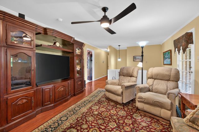 202 S Stourbridge Road, Versailles, KY 40383
