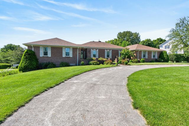 202 S Stourbridge Road, Versailles, KY 40383