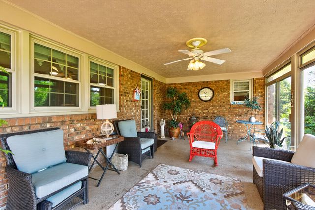 202 S Stourbridge Road, Versailles, KY 40383