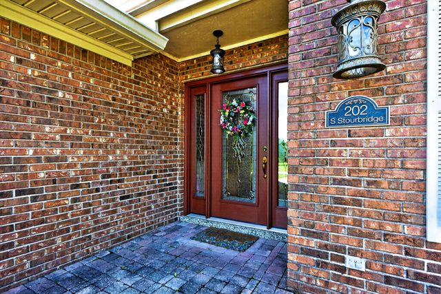 202 S Stourbridge Road, Versailles, KY 40383
