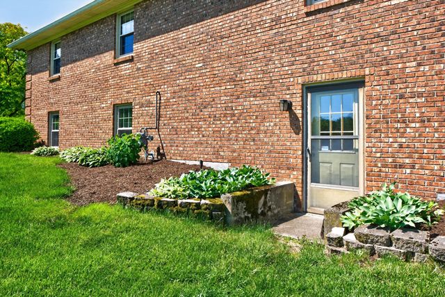 202 S Stourbridge Road, Versailles, KY 40383