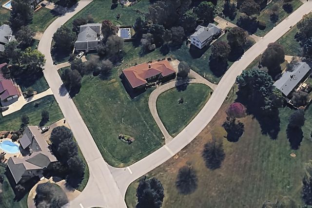 202 S Stourbridge Road, Versailles, KY 40383