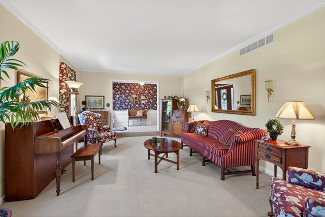 202 S Stourbridge Road, Versailles, KY 40383