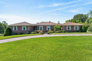 202 S Stourbridge Road, Versailles, KY 40383