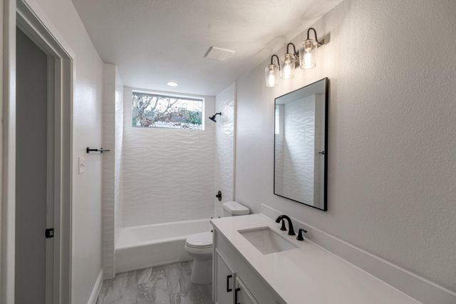 20 Charleston Street N, Sugar Land, TX 77478