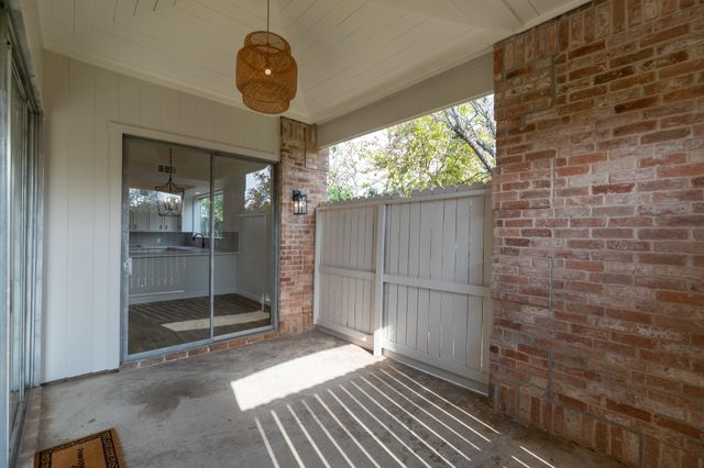 20 Charleston Street N, Sugar Land, TX 77478