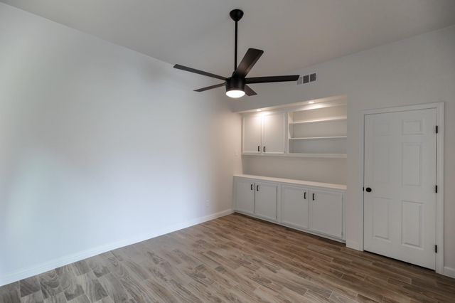 20 Charleston Street N, Sugar Land, TX 77478