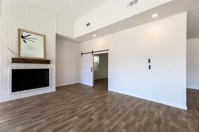 20 Charleston Street N, Sugar Land, TX 77478