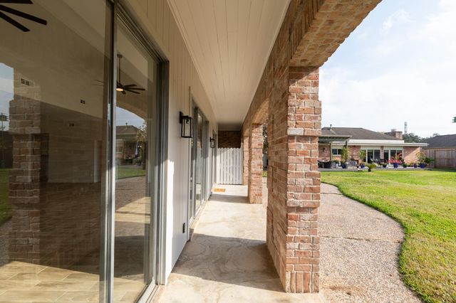 20 Charleston Street N, Sugar Land, TX 77478
