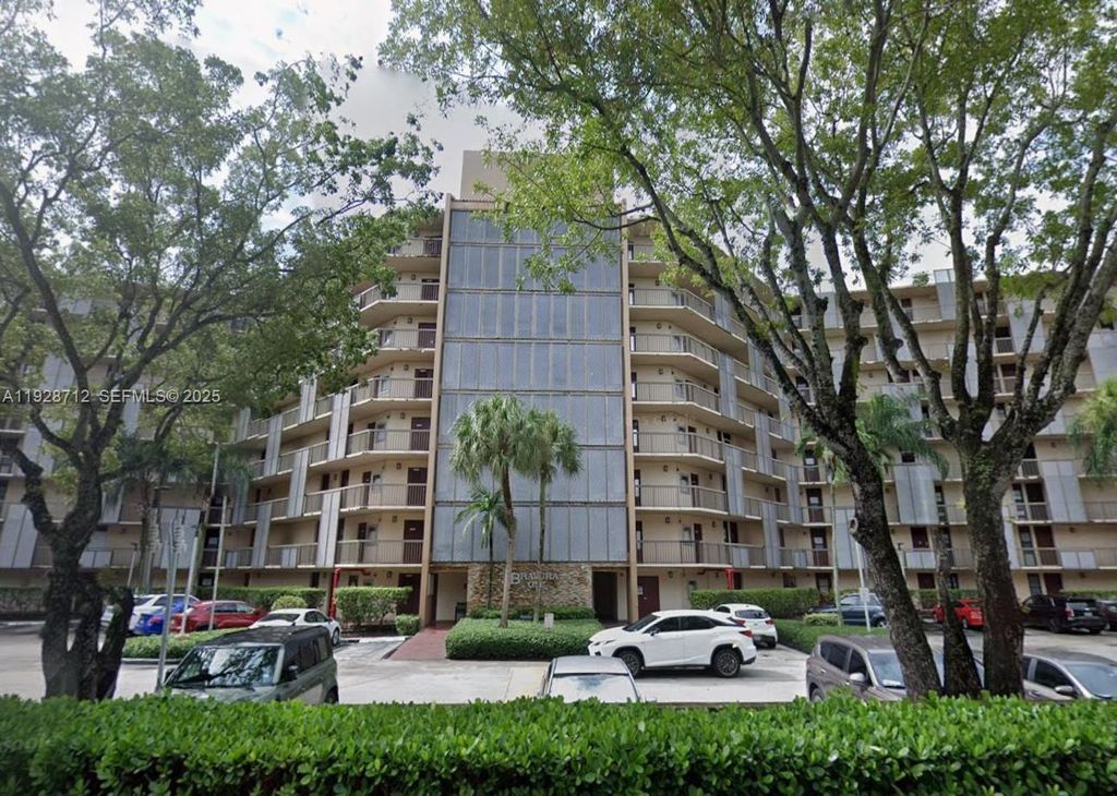 3301 N Country Club Dr 803, Aventura, FL 33180