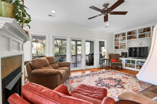 29 Morrison Avenue, Mcclellanville, SC 29458