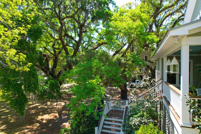 29 Morrison Avenue, Mcclellanville, SC 29458