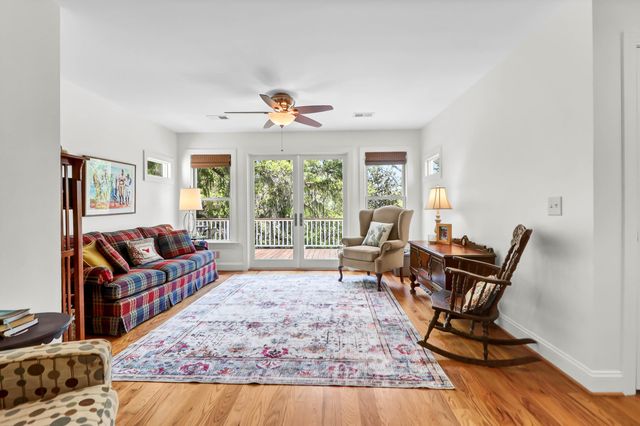 29 Morrison Avenue, Mcclellanville, SC 29458