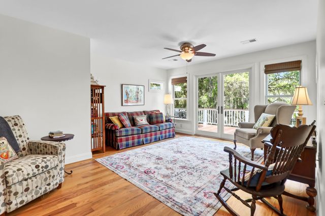 29 Morrison Avenue, Mcclellanville, SC 29458