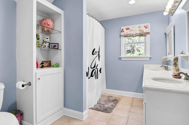 29 Morrison Avenue, Mcclellanville, SC 29458