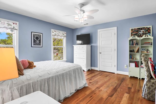 29 Morrison Avenue, Mcclellanville, SC 29458