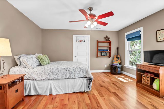 29 Morrison Avenue, Mcclellanville, SC 29458